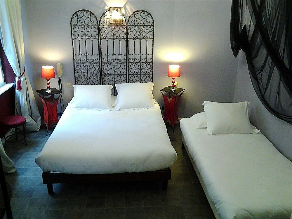 Hotel De La Tour De L'Horloge دينان