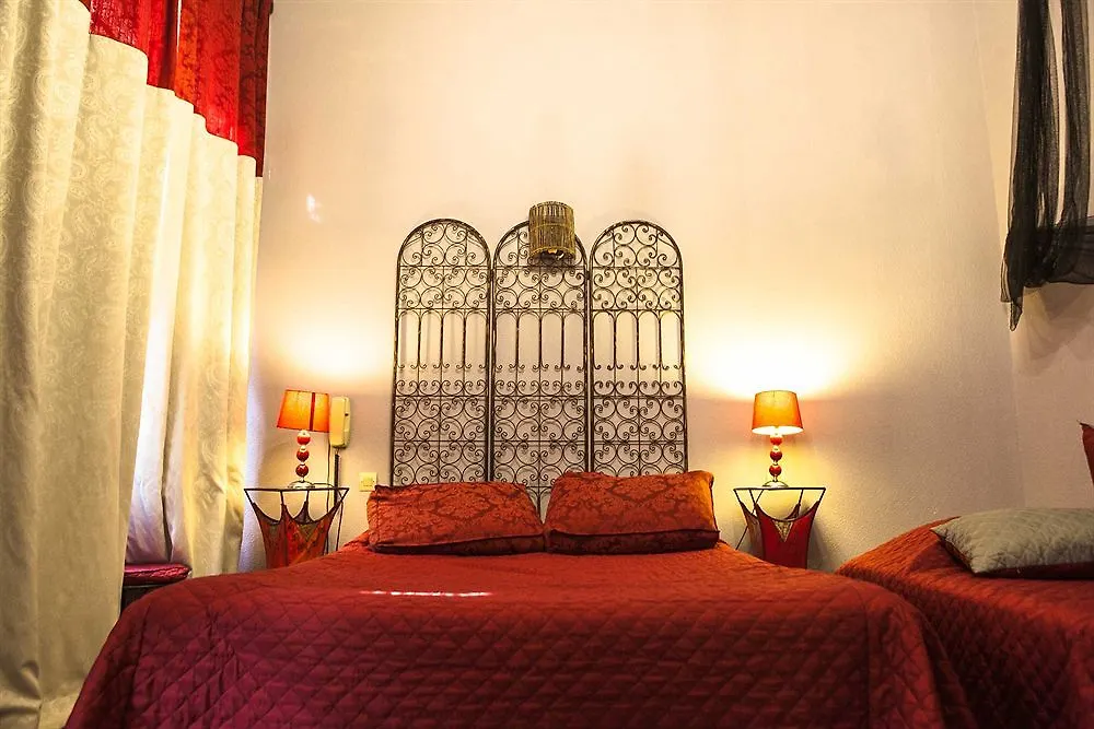Hotel De La Tour De L'Horloge دينان