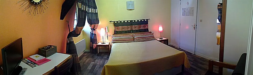 Hotel De La Tour De L'Horloge دينان