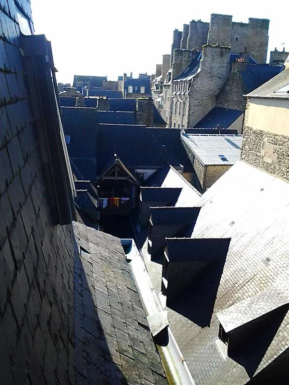 Hotel De La Tour De L'Horloge دينان